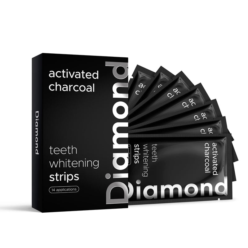 Diamond Smile strisce sbiancanti al carbone attivo per lo sbiancamento dei denti a casa con sfondo bianco