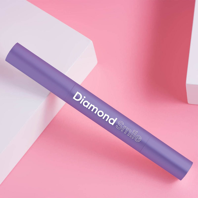 Diamond Smile penna correttiva viola per lo sbiancamento dei denti su sfondo rosa