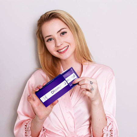 Siero sbiancante per denti Purple Diamond Smile con strisce bianche e schiuma sbiancante per denti