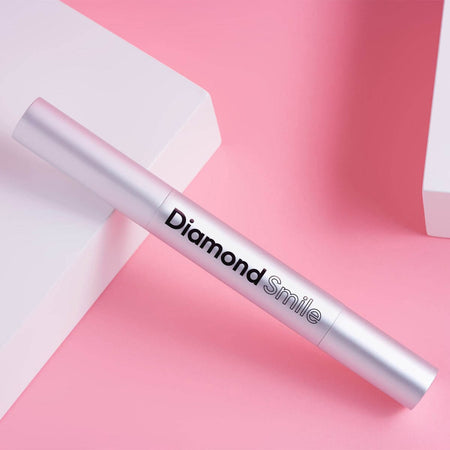 Penna sbiancante Diamond Smile su sfondo bianco