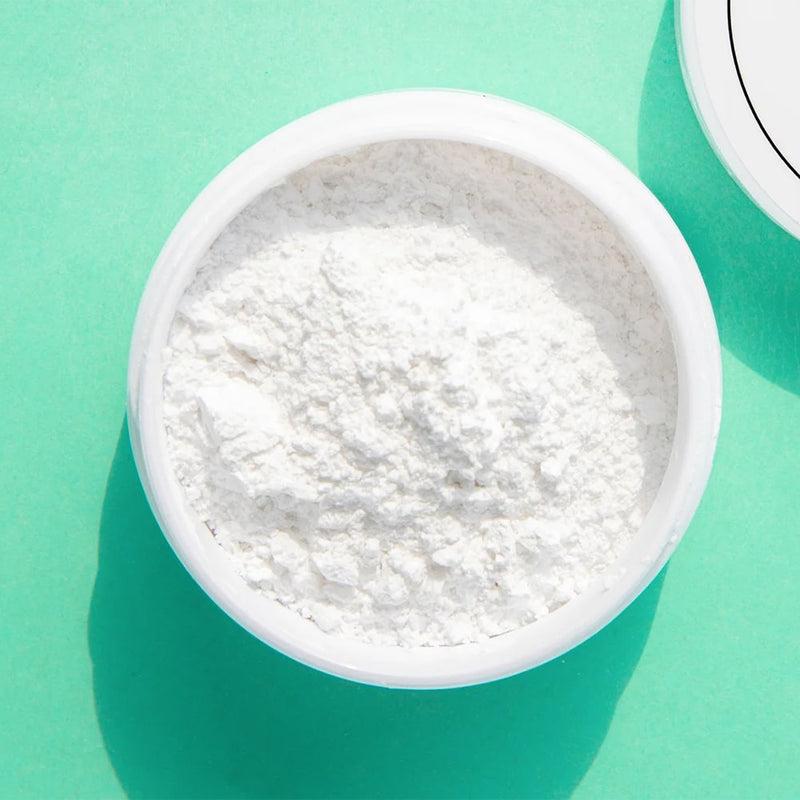 Polvere PAP+ sbiancante per denti Diamond Smile in provetta con sfondo verde