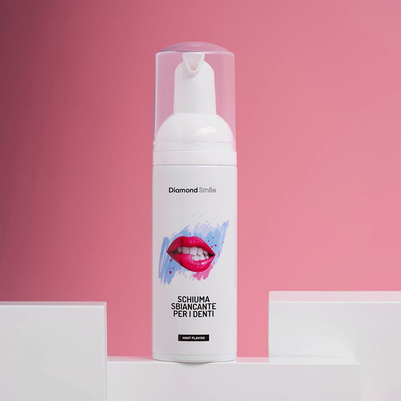 Schiuma sbiancante Diamond Smile su sfondo rosa