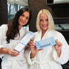 Due donne con il gel sbiancante PAP+ di Diamond Smile