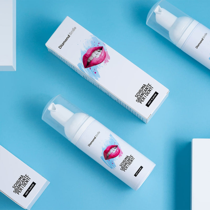 Schiuma sbiancante per denti Diamond Smile e confezione su sfondo blu
