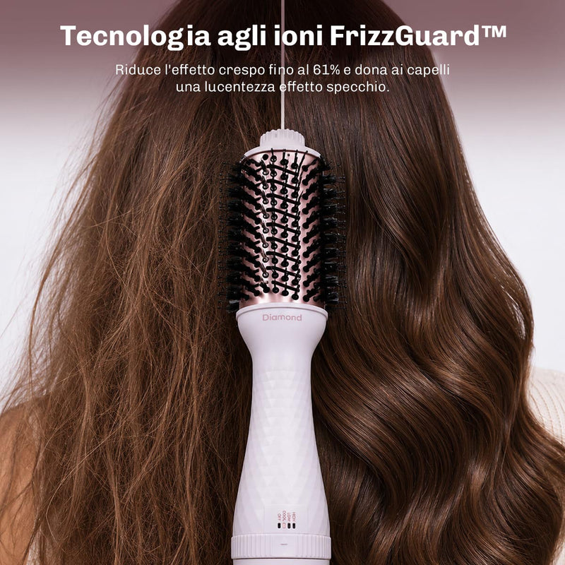 Spazzola volumizzante che dona corpo, volume e movimento naturale ai capelli.
