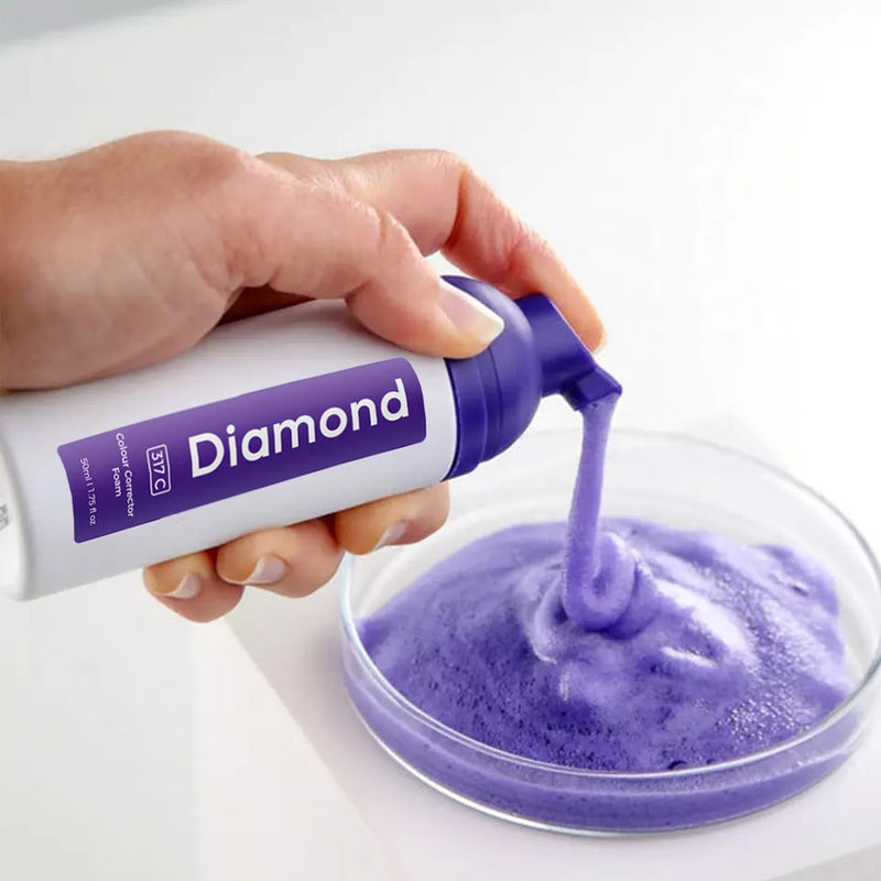 Schiuma correttiva del colore per sbiancamento dentale Diamond Smile su un vetrino