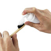Spazzolino con schiuma sbiancante Diamond Smile su sfondo bianco